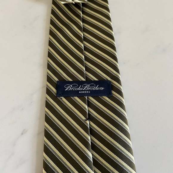 Brooks Brothers Men's Silk Tie - Picture 2 of 2
